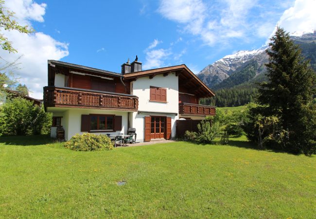 Apartment in Lantsch/Lenz -  3.5-room apartment in a sunny  Apartment in Lantsch/Lenz -  3.5-room apartment in a sunny