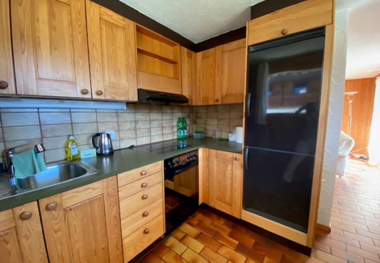 Apartment in Brienz/Brinzauls - Brienz Mountain Base – Simple & Comfortable
