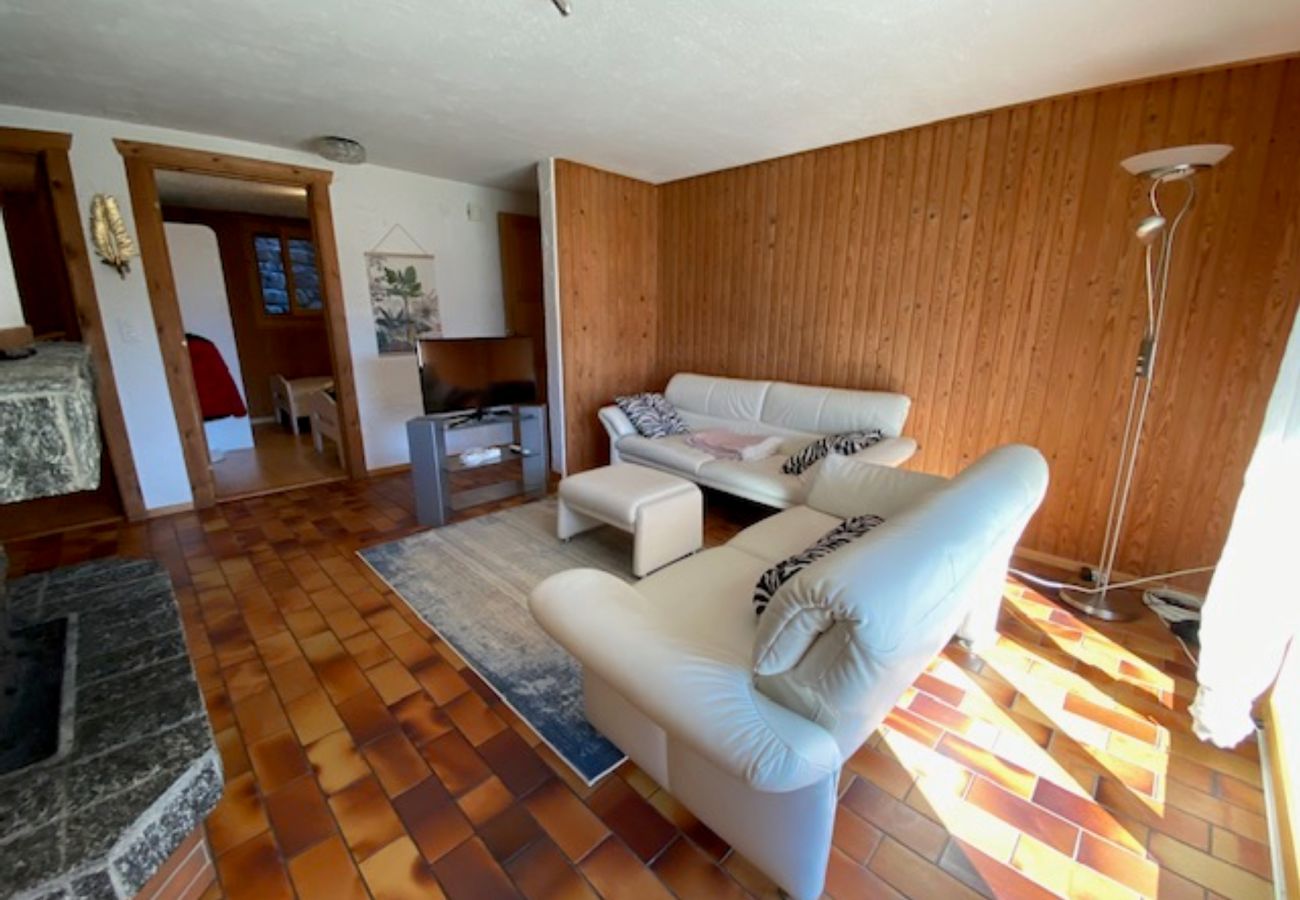 Apartment in Brienz/Brinzauls - Brienz Mountain Base – Simple & Comfortable