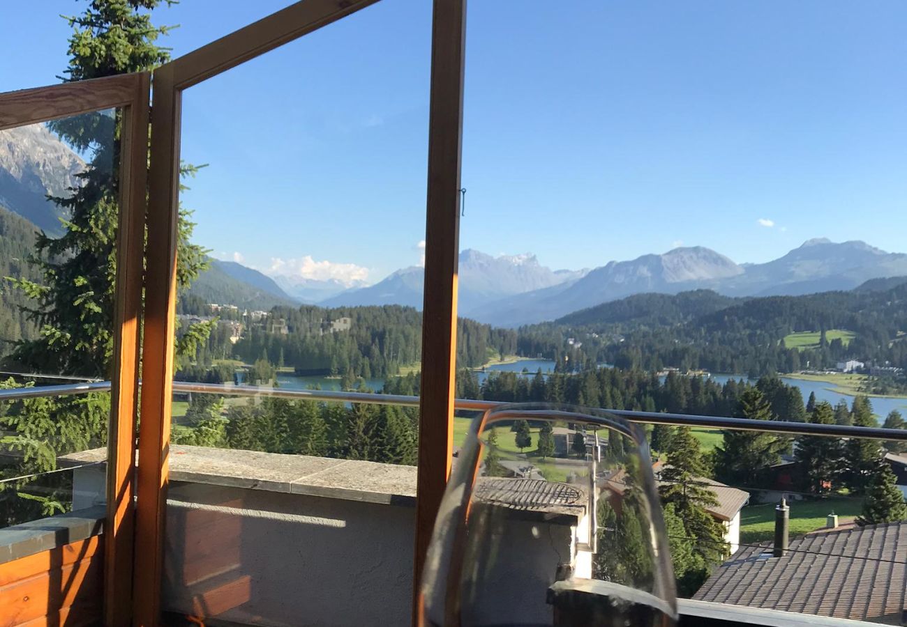 Balcony with a view of the lake