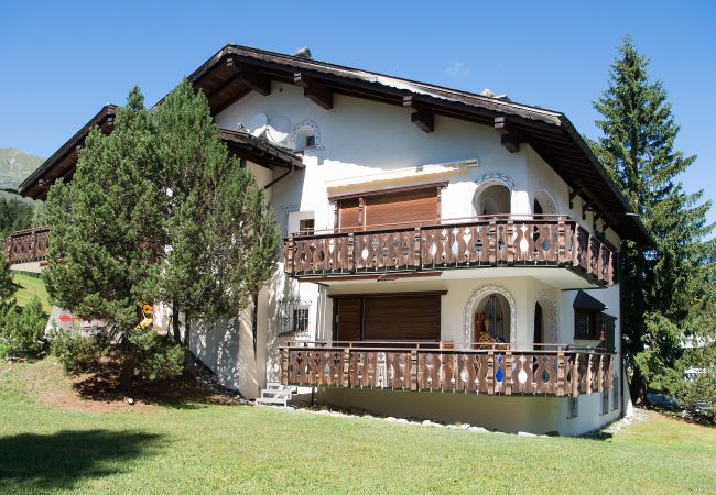 Ferienwohnung in Lenzerheide/Lai - Ferienwohnung mit Jacuzzi für 6 Personen-Lenzerheide Ferienwohnung in Lenzerheide/Lai - Ferienwohnung mit Jacuzzi für 6 Personen-Lenzerheide