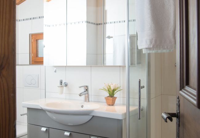 Ferienwohnung in Lenzerheide/Lai - Ferienwohnung mit Jacuzzi für 6 Personen-Lenzerheide Ferienwohnung in Lenzerheide/Lai - Ferienwohnung mit Jacuzzi für 6 Personen-Lenzerheide