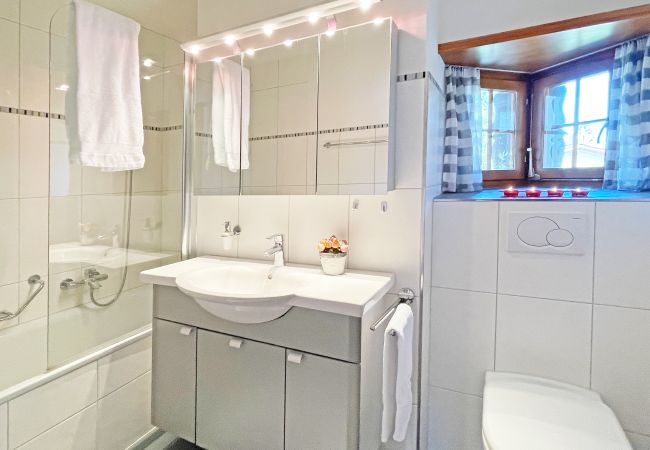 Ferienwohnung in Lenzerheide/Lai - Ferienwohnung mit Jacuzzi für 6 Personen-Lenzerheide Ferienwohnung in Lenzerheide/Lai - Ferienwohnung mit Jacuzzi für 6 Personen-Lenzerheide