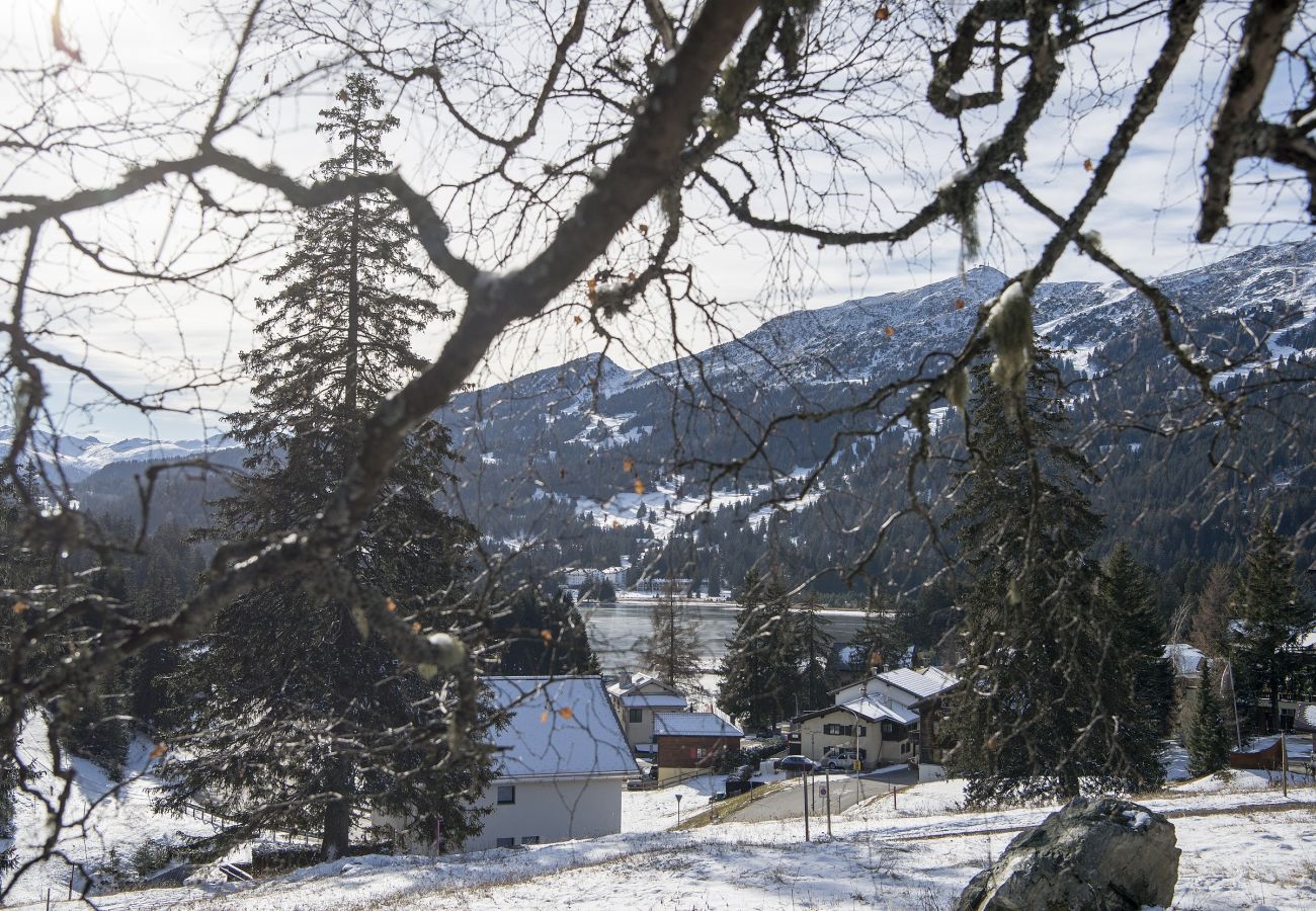 Ferienwohnung in Valbella - Haus mit Bergblick & Sonnenterrasse
