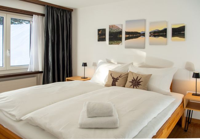 Ferienwohnung in Valbella - Ferienwohnung mit privatem Jacuzzi für 4 Personen Casoja Lenzerheide Ferienwohnung in Valbella - Ferienwohnung mit privatem Jacuzzi für 4 Personen Casoja Lenzerheide