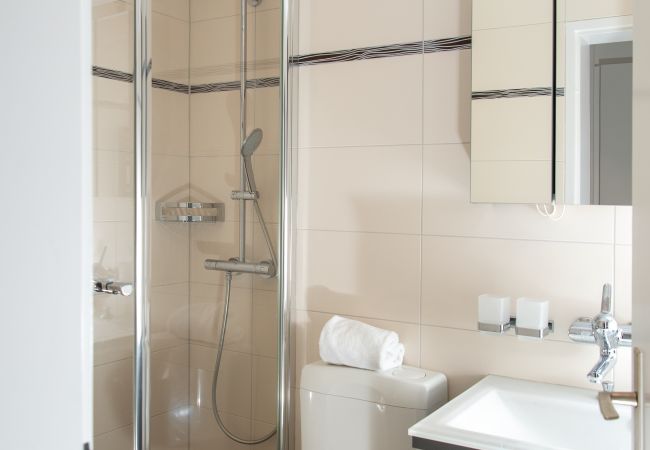 Ferienwohnung in Valbella - Ferienwohnung mit privatem Jacuzzi für 4 Personen Casoja Lenzerheide Ferienwohnung in Valbella - Ferienwohnung mit privatem Jacuzzi für 4 Personen Casoja Lenzerheide