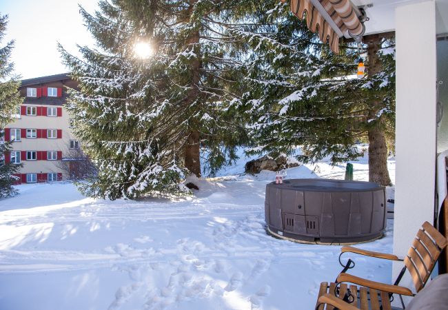 Ferienwohnung in Valbella - Ferienwohnung mit privatem Jacuzzi für 4 Personen Casoja Lenzerheide Ferienwohnung in Valbella - Ferienwohnung mit privatem Jacuzzi für 4 Personen Casoja Lenzerheide