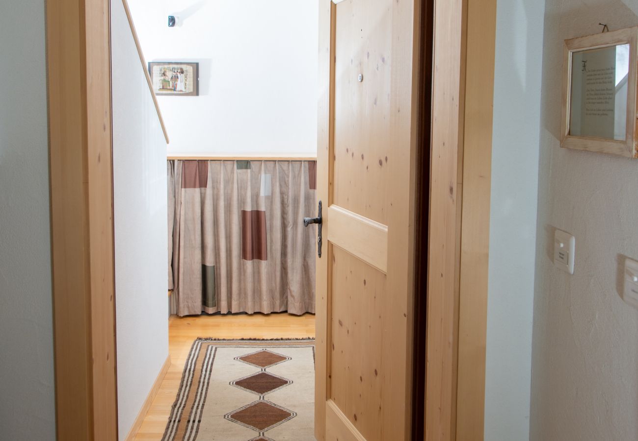 Ferienwohnung in Lantsch/Lenz - Lantsch-Lenz Dachgeschoss-Wohnung für 7 Personen Crauna 