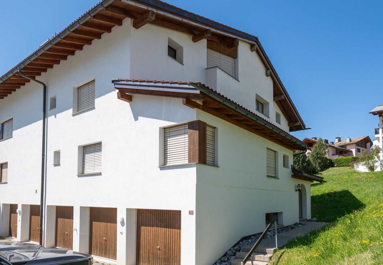 Ferienwohnung in Lantsch/Lenz - Gartenwohnung mit Bergblick & Grill