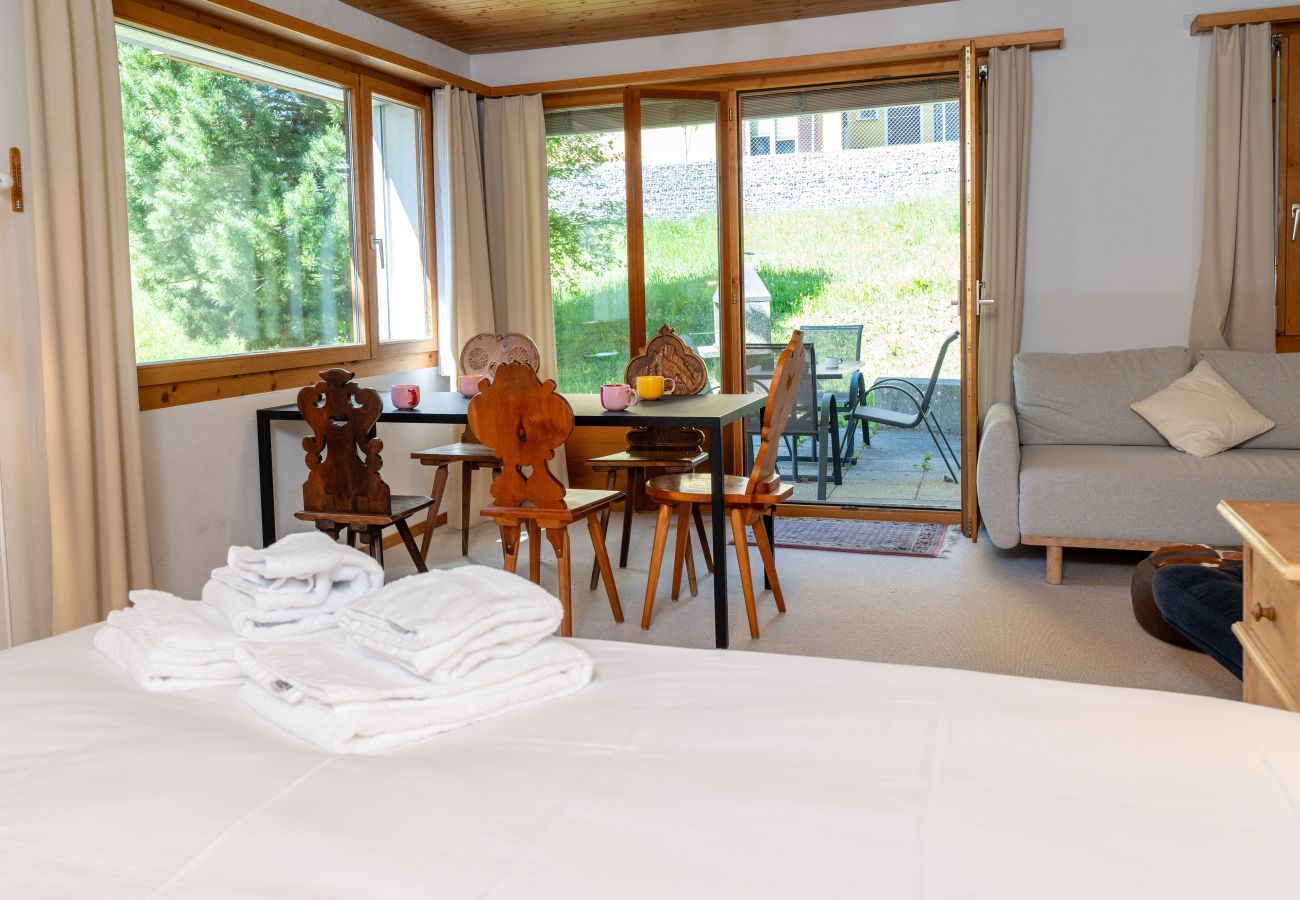 Ferienwohnung in Lantsch/Lenz - Gartenwohnung mit Bergblick & Grill